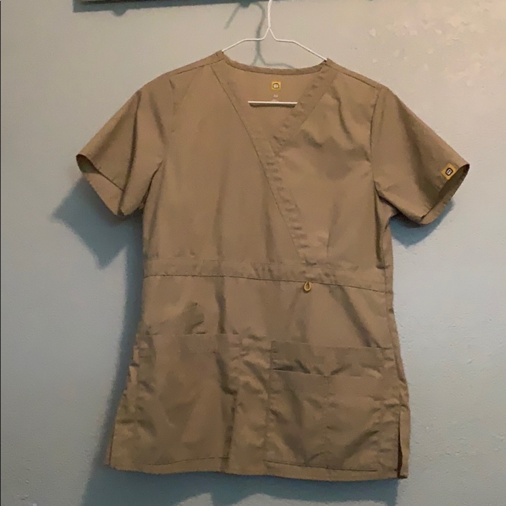 Wonder wink scrub top